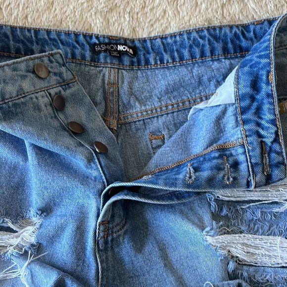 Fashion Nova distressed jean shorts size xl - Picture 11 of 16